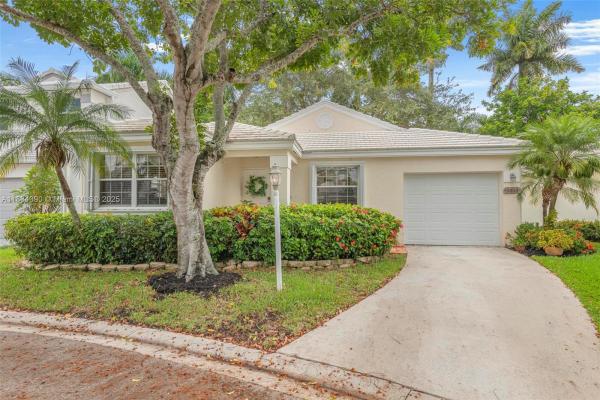 Jacaranda Pointe, 9614 NW 8th Cir, Plantation, Florida 33324, image 1