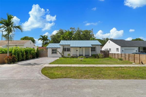 6381 SW 39th St, Unincorporated Dade County, Florida 33155, image 1