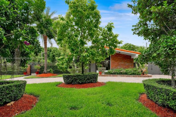 6820 SW 86th Ave, Unincorporated Dade County, Florida 33143, image 1