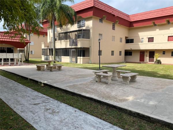 10901 N Kendall Dr #213, Unincorporated Dade County, Florida 33176, image 1