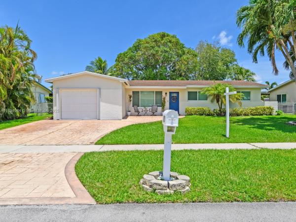 Pasadena Lakes, 321 NW 93rd Ave, Pembroke Pines, Florida 33024, image 2