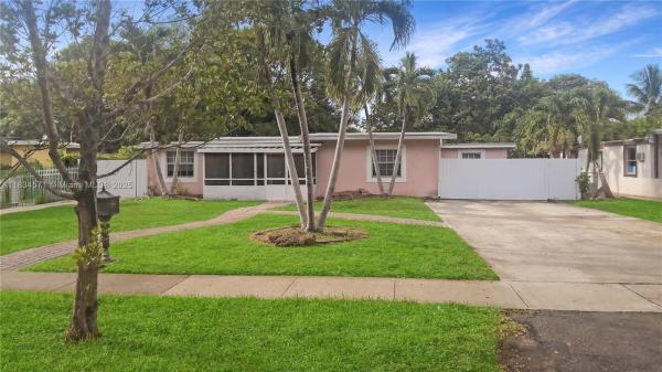 Irons Manor High Pine, 841 NE 139th St, North Miami, Florida 33161, image 2