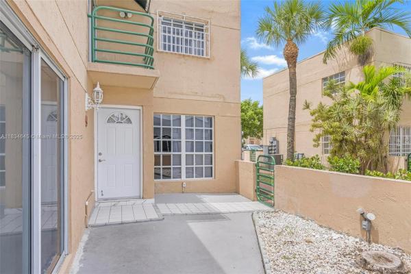 Les Chateaux At International Gardens, 11955 SW 18 Ter 9, Tamiami, Florida 33175, image 2