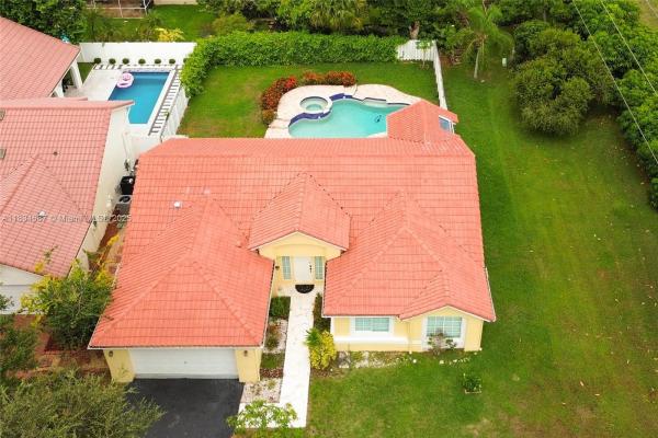 Laguna Springs 1, 1049 Laguna Springs Dr, Weston, Florida 33326, image 1