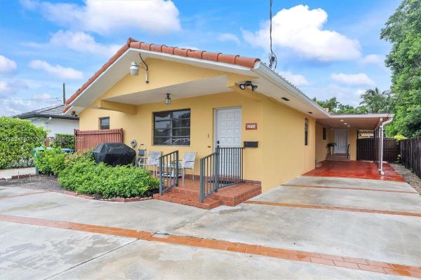 6534 SW 27th St, Unincorporated Dade County, Florida 33155, image 1