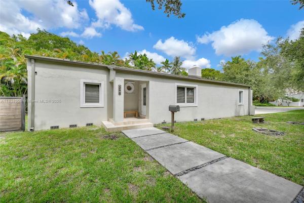 Country Club Estates, 295 De Leon Dr, Miami Springs, Florida 33166, image 2