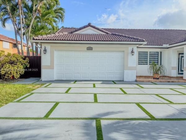 The Mansions, 15010 SW 43rd Ter, Kendall West, Florida 33185, image 2