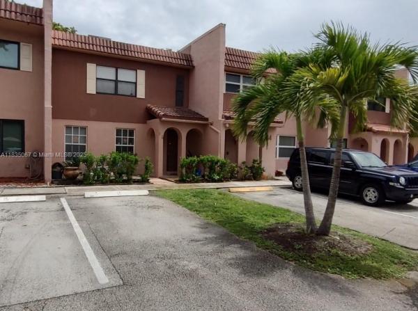 Valencia Village, 15 Laredo Pl #2-7, Davie, Florida 33324, image 1