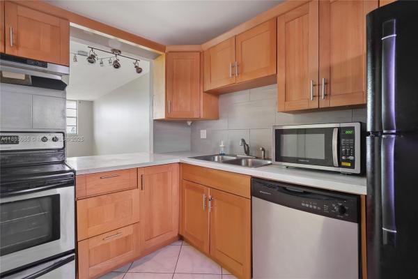 Turf, 211 NE 8th Ave #407, Hallandale Beach, Florida 33009, image 1