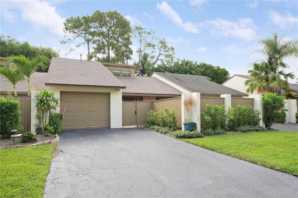 Hidden Pines Of Wellington, 244 Pleasant Wood Dr, Wellington, Florida 33414, image 1