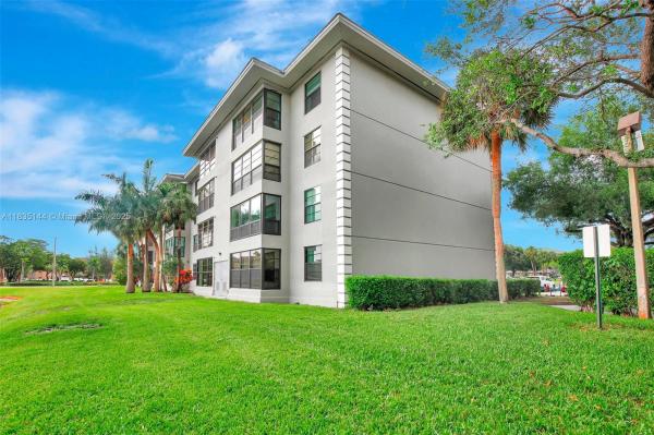 Whitehall Of Pine Island Ridge, 1532 Whitehall Dr #202, Davie, Florida 33324, image 1