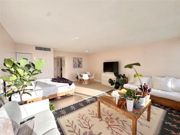 Triton Tower, 2899 Collins Ave #550, Miami Beach, Florida 33140, image 1