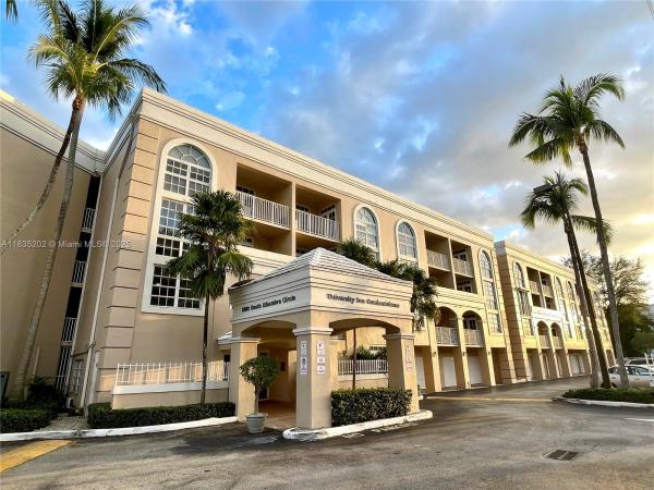 University Inn, 1280 S Alhambra Cir #1310, Coral Gables, Florida 33146, image 2