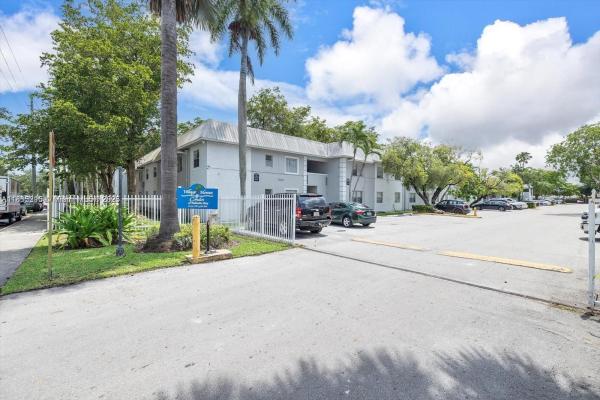 Village Homes & Condos At Palmetto Bay, 17255 SW 95 Ave 202, Palmetto Bay, Florida 33157, image 1
