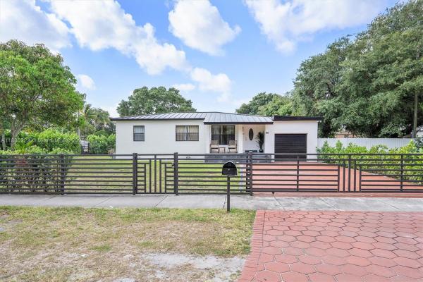Cravero Heights, 1100 NW 151st St, Golden Glades, Florida 33169, image 3