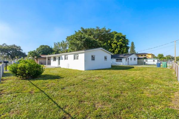 Hialeah Heights, 3001 NW 55th St, Brownsville, Florida 33142, image 2