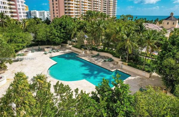 Club Tower, 785 Crandon Blvd 302, Key Biscayne, Florida 33149, image 1
