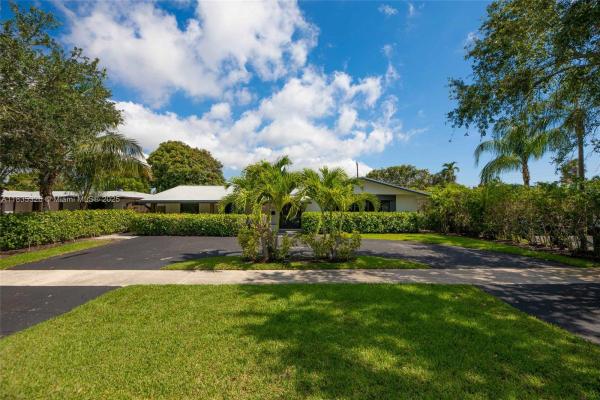 Imperial Point, 2117 NE 62nd St, Fort Lauderdale, Florida 33308, image 1