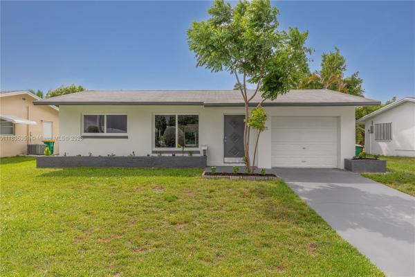 Mainlands Of Tamarac Lakes, 4516 Mainland Dr, Tamarac, Florida 33319, image 1