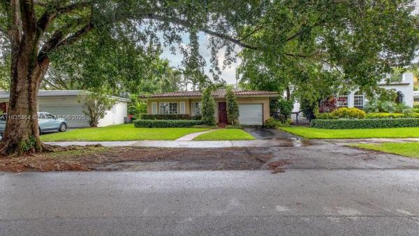 Coral Gables Country Club, 1530 Catalonia Ave, Coral Gables, Florida 33134, image 1