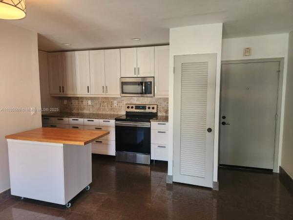 Manor Grove Village, 124 NE 19th Ct #206B, Wilton Manors, Florida 33305, image 1