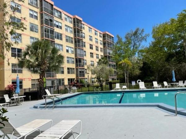 17890 W Dixie Hwy 219, Unincorporated Dade County, Florida 33160, image 1