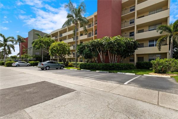 Casa Verano, 2400 NE 10th St #104, Pompano Beach, Florida 33062, image 1