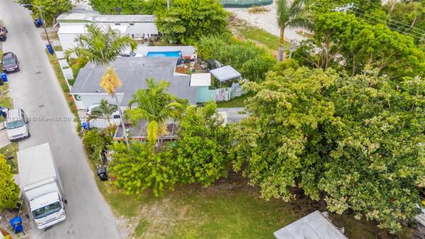 Trailer City, 2255 NE 137th St, North Miami Beach, Florida 33181, image 2
