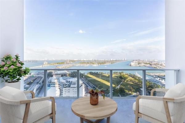 Ten Museum Park Residential, 1040 Biscayne Blvd 2402, Miami, Florida 33132, image 1