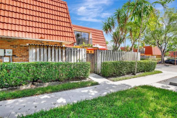 Waterford Courtyards At Jacaranda, 701 NW 98th Cir, Plantation, Florida 33324, image 1