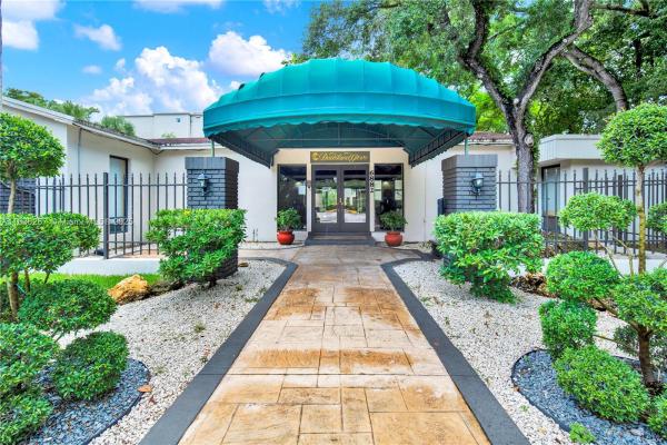 Dadeland Grove, 6886 N Kendall Dr #D102, Pinecrest, Florida 33156, image 1