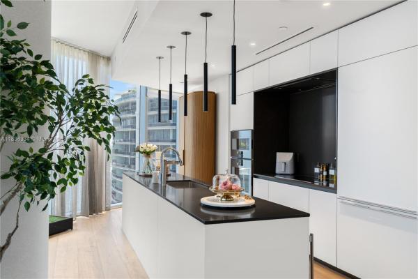 300 Biscayne Blvd Way #4707, Miami, Florida 33131, image 3