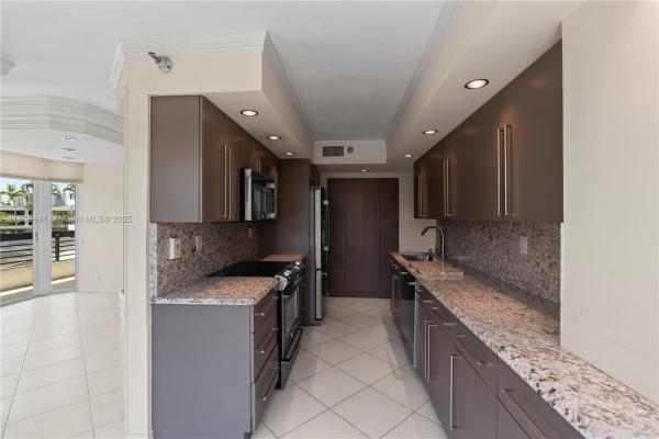 Mystic Pointe Tower 400, 3500 Mystic Pointe Dr #306, Aventura, Florida 33180, image 3