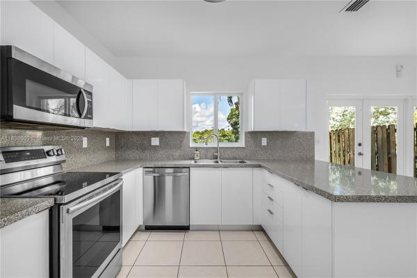942 SW 147th Ct, Unincorporated Dade County, Florida 33194, image 1