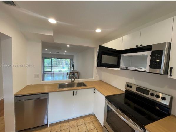 Hidden Oaks Townhouses, 1740 NW 4th Ave, Boca Raton, Florida 33432, image 1
