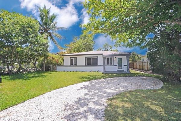 Belford Carr, 990 NE 159th St, North Miami Beach, Florida 33162, image 1