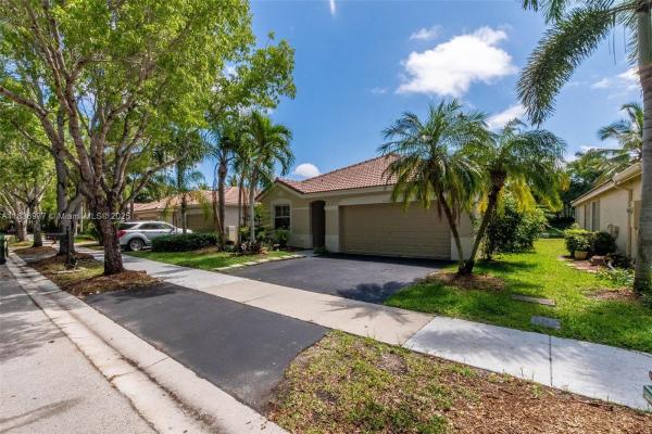 The Hammocks, 2020 Andromeda Ln, Weston, Florida 33327, image 2