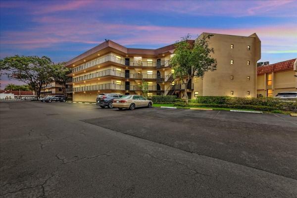Plantation Club, 6555 W Broward Blvd #300, Plantation, Florida 33317, image 1