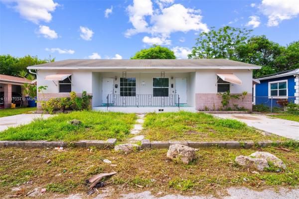 White Caps, 131 W 35th St, Riviera Beach, Florida 33404, image 1
