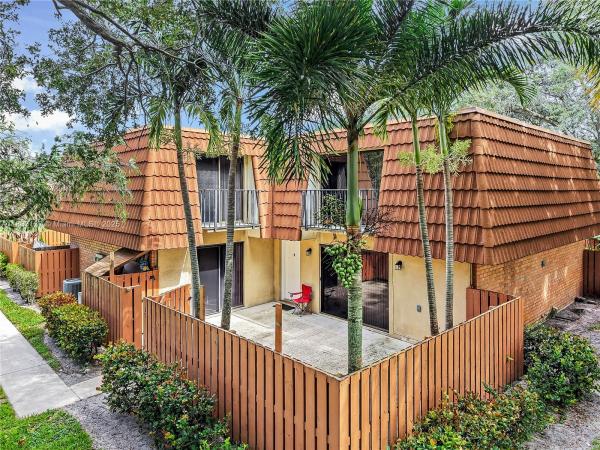 Village Of Sandalwood Lakes North, 135 Heritage Way, West Palm Beach, Florida 33407, image 1
