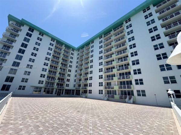 Island Pointe, 10350 W Bay Harbor Dr #9T, Bay Harbor Islands, Florida 33154, image 2