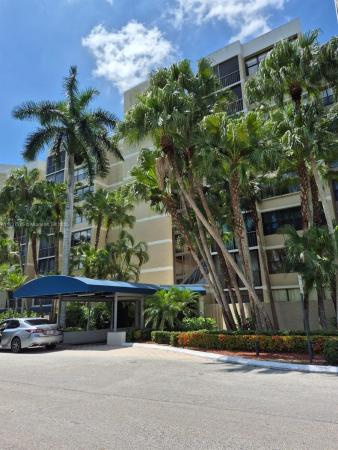 Country Club Village, 16300 Golf Club Rd #412, Weston, Florida 33326, image 1