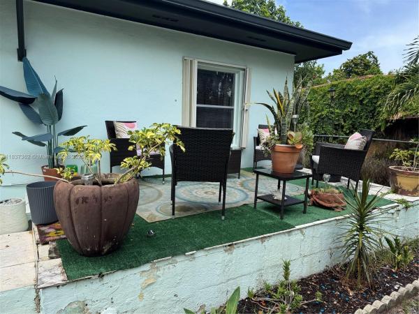 Sunkist Grove, 1645 NW 121st St, North Miami, Florida 33167, image 2