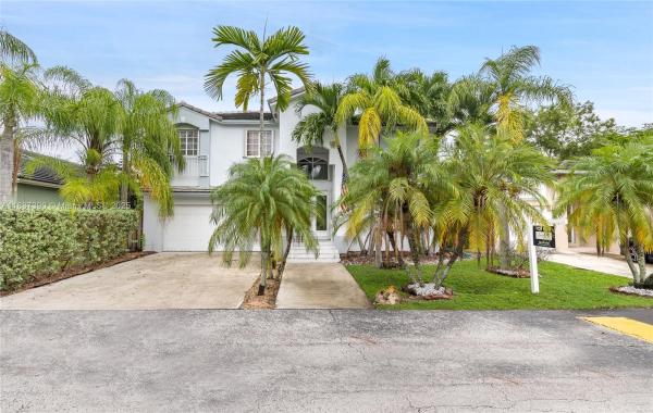 Courtyards At Deerwood, 14755 SW 123rd Ave, Three Lakes, Florida 33186, image 2