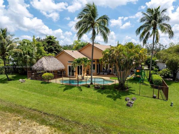 Lakewood, 3043 Lakewood Dr, Weston, Florida 33332, image 2