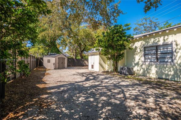 De Hedouvilles, 3452 Margaret St, Miami, Florida 33133, image 3