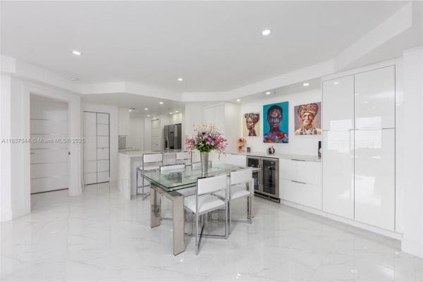 Courvoisier Courts, 701 Brickell Key Blvd #2011, Miami, Florida 33131, image 2