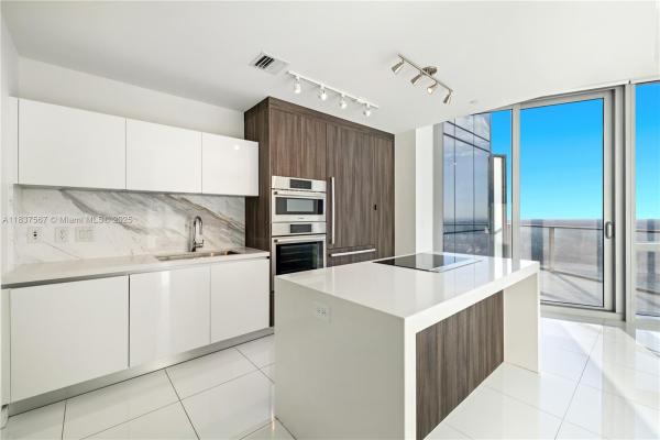 Paramount Miami Worldcenter, 851 NE 1st Ave #4202, Miami, Florida 33132, image 1