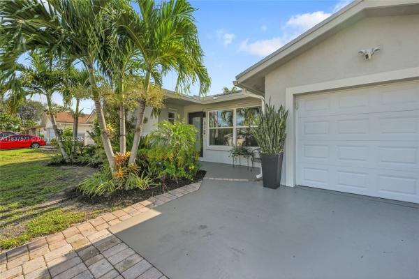 West Deerfield Beach, 378 SW 33rd Ter, Deerfield Beach, Florida 33442, image 2
