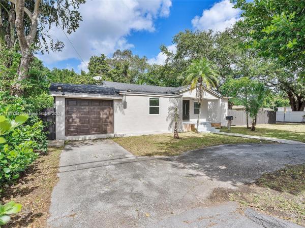 947 NE 149th St, Unincorporated Dade County, Florida 33161, image 1
